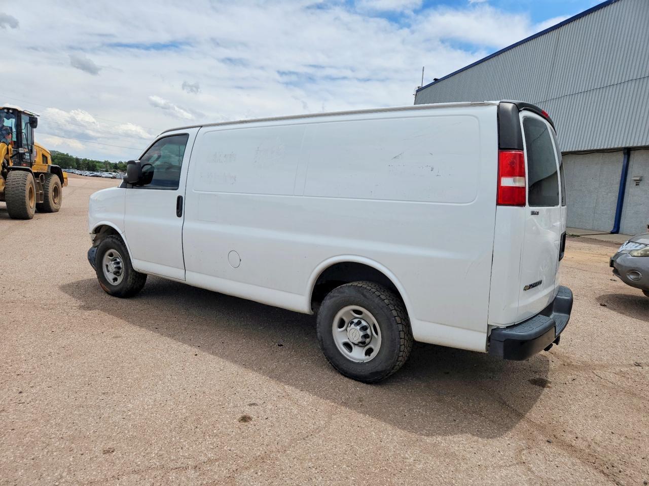 2017 Chevrolet Express G2500 - zdjęcie 2