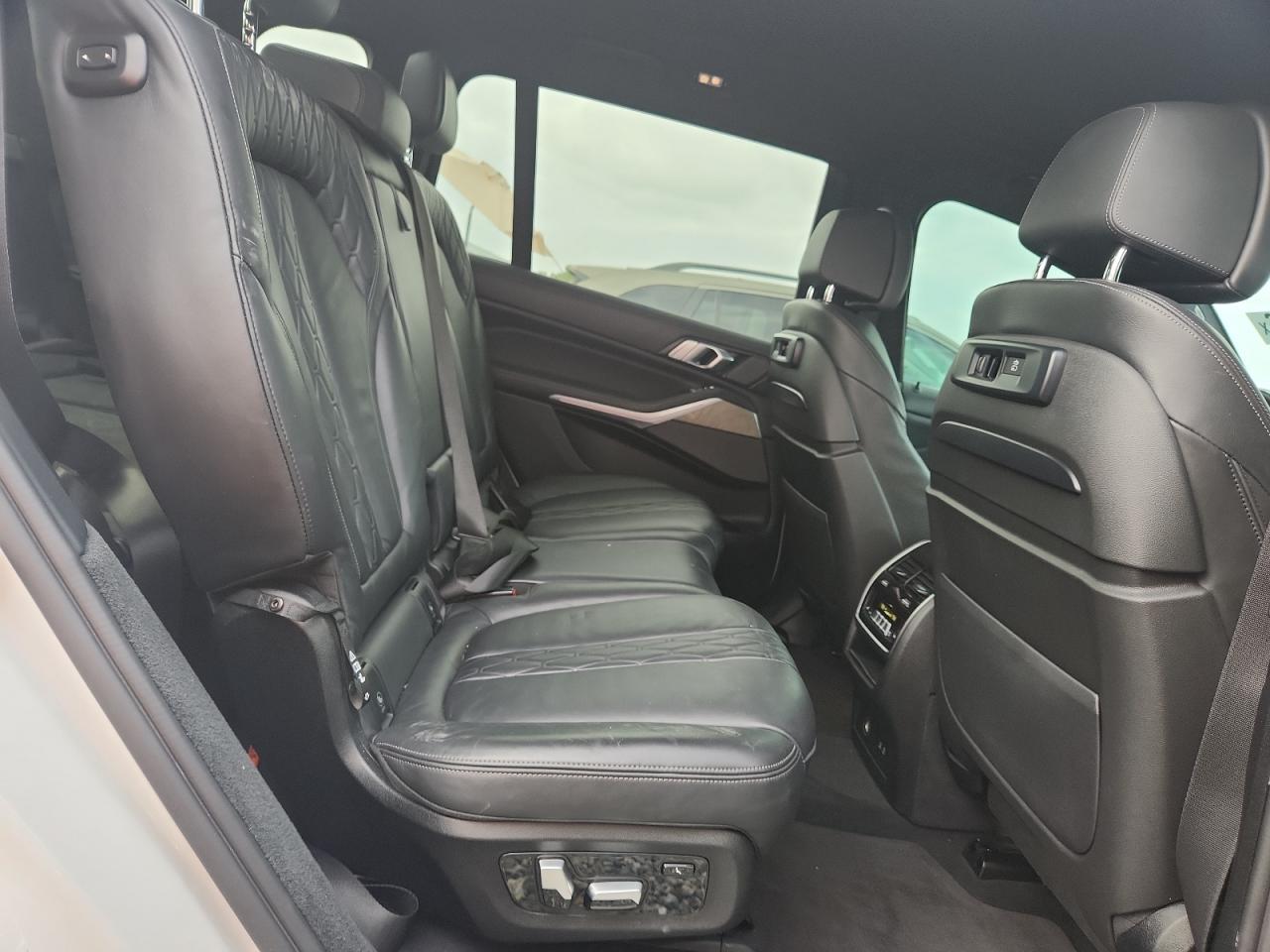 2021 BMW X7 xDrive40I - zdjęcie 11