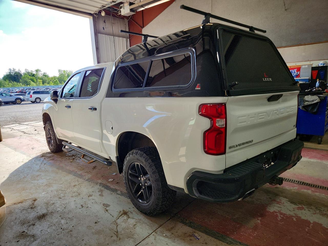 2021 Chevrolet Silverado K1500 Lt Trail Boss - zdjęcie 2