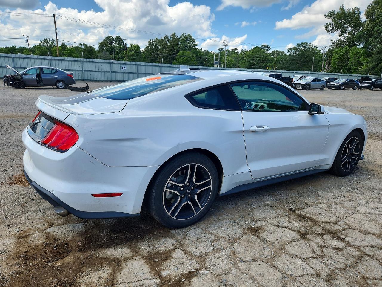 2020 Ford Mustang - zdjęcie 3