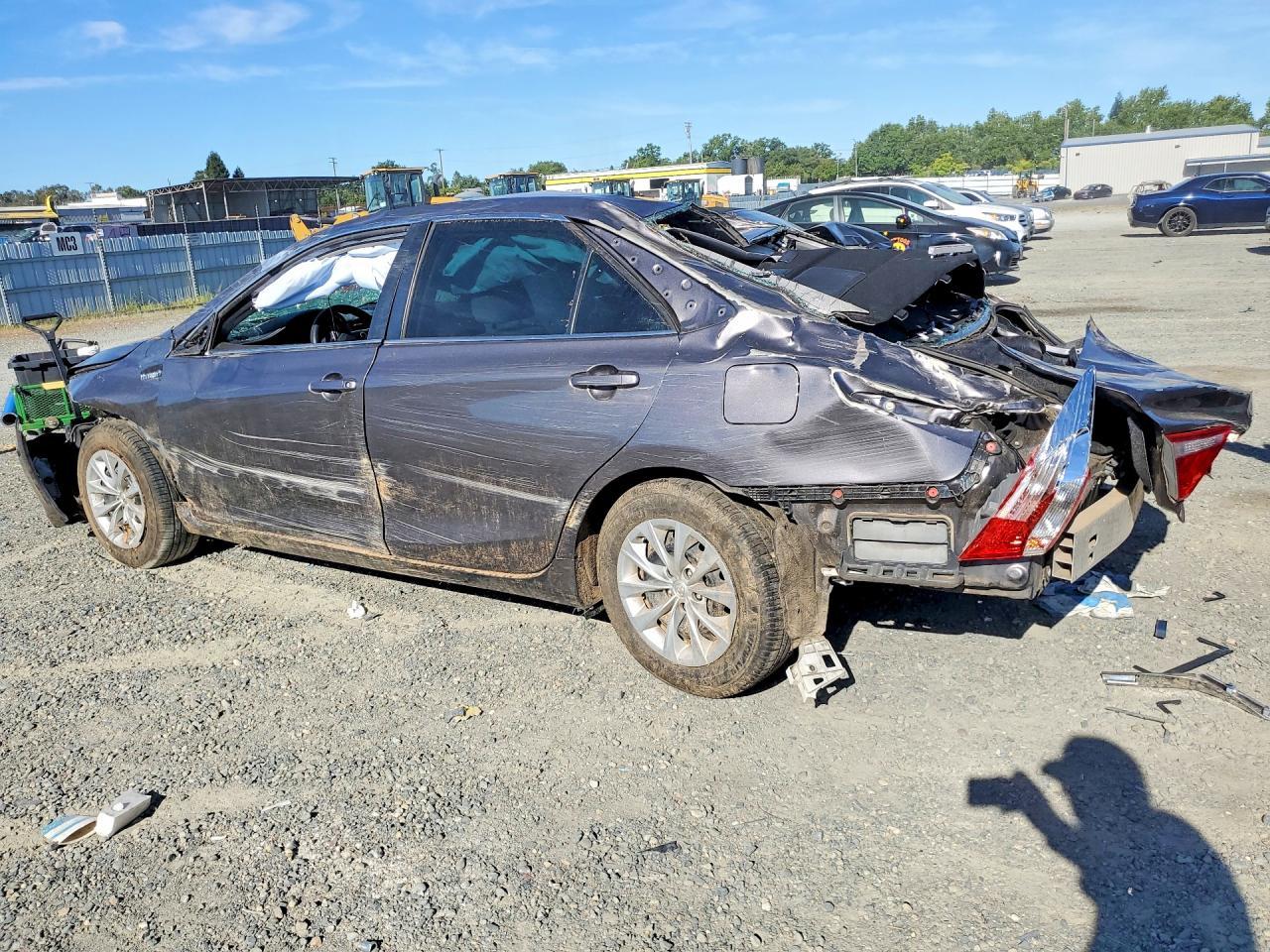 2016 Toyota Camry Hybrid Le - zdjęcie 2