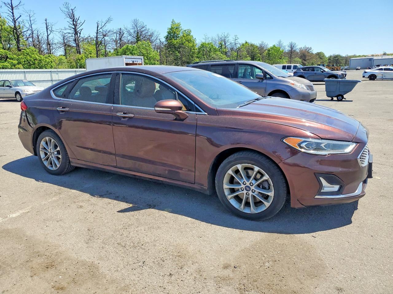 2019 Ford Fusion Titanium - zdjęcie 4