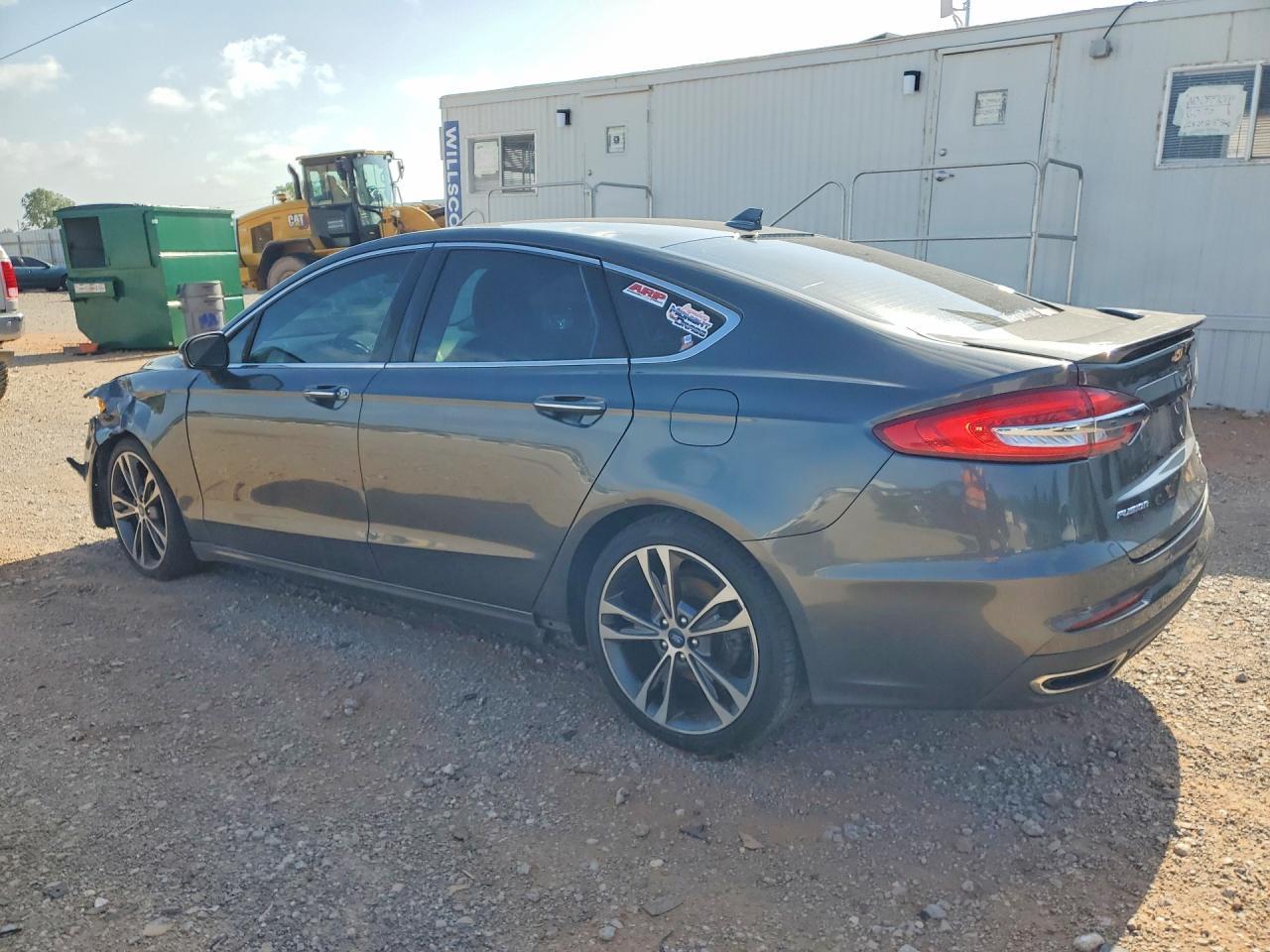 2019 Ford Fusion Titanium - zdjęcie 2