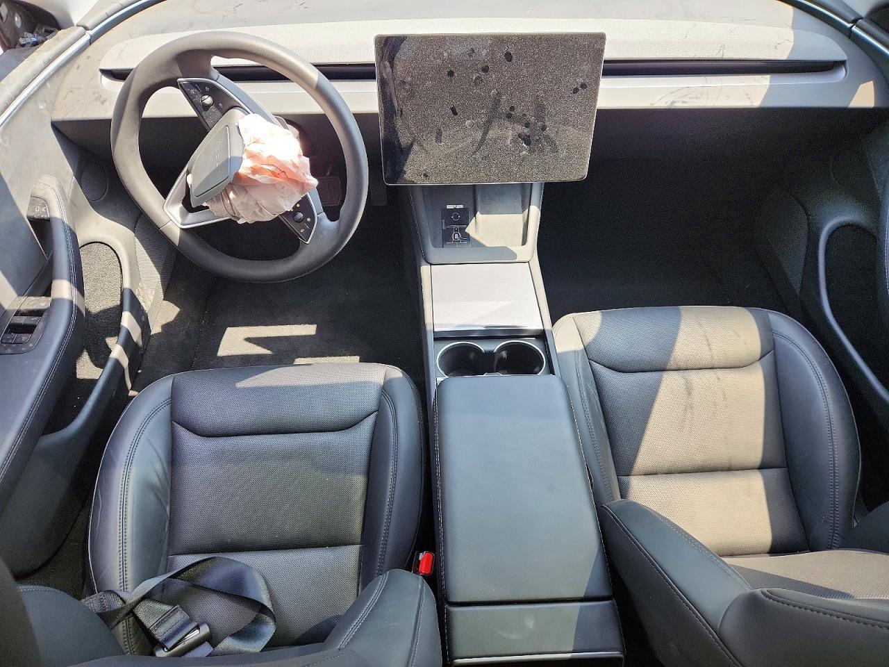 2025 Tesla Model 3 - zdjęcie 8