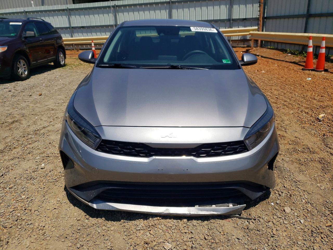 2023 Kia Forte Lxs - zdjęcie 5