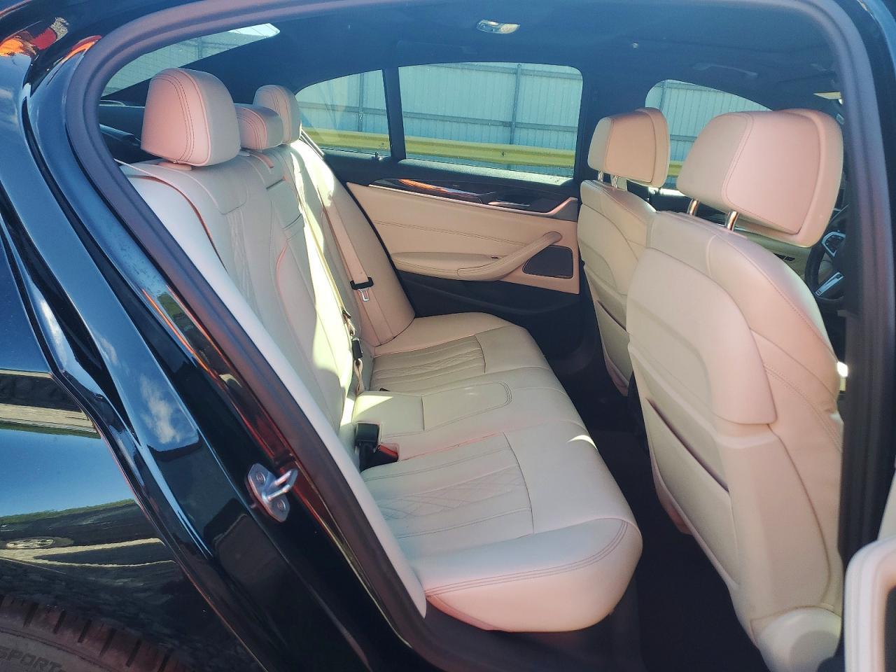 2017 BMW Seria 5 540i - zdjęcie 10