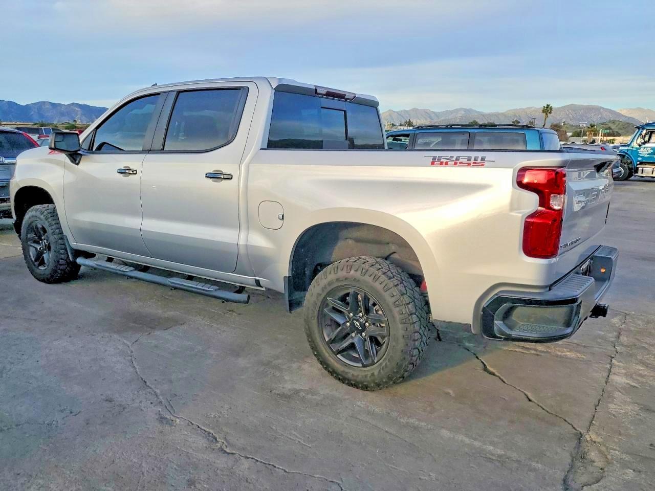 2021 Chevrolet Silverado K1500 Lt Trail Boss - zdjęcie 2