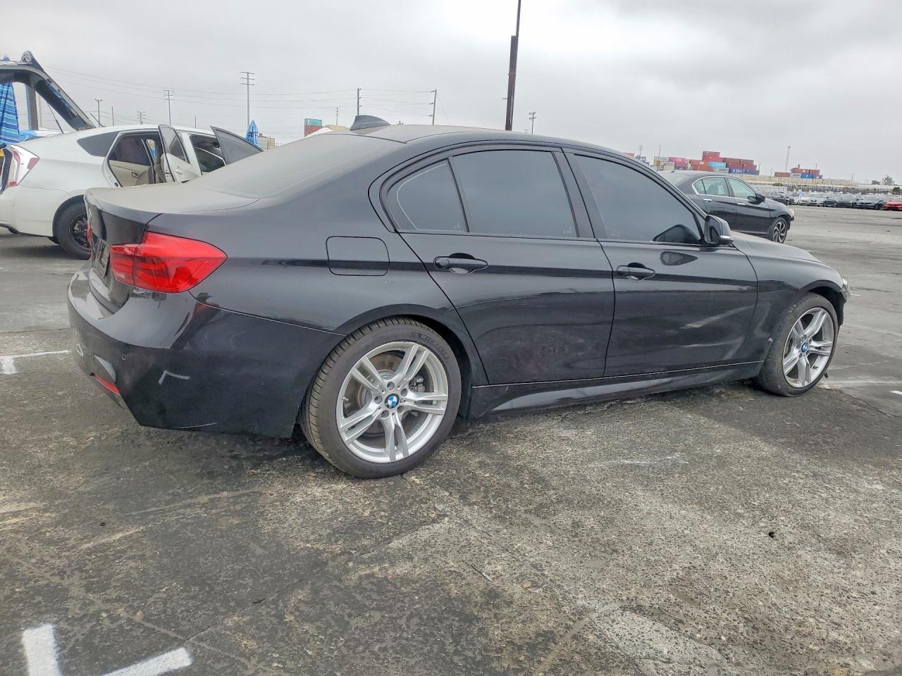 2017 BMW 330 I - zdjęcie 3