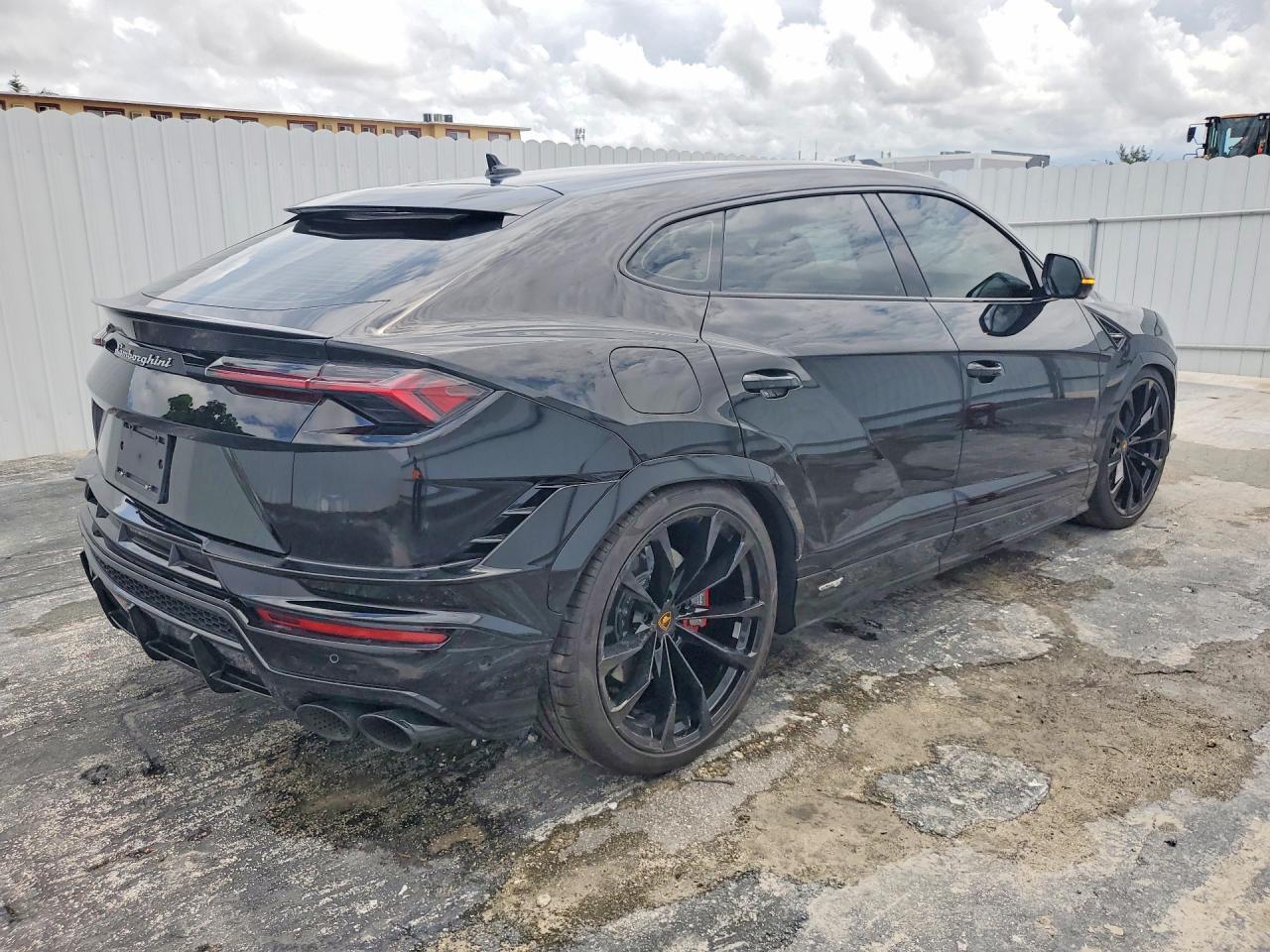 2023 Lamborghini Urus S - zdjęcie 3