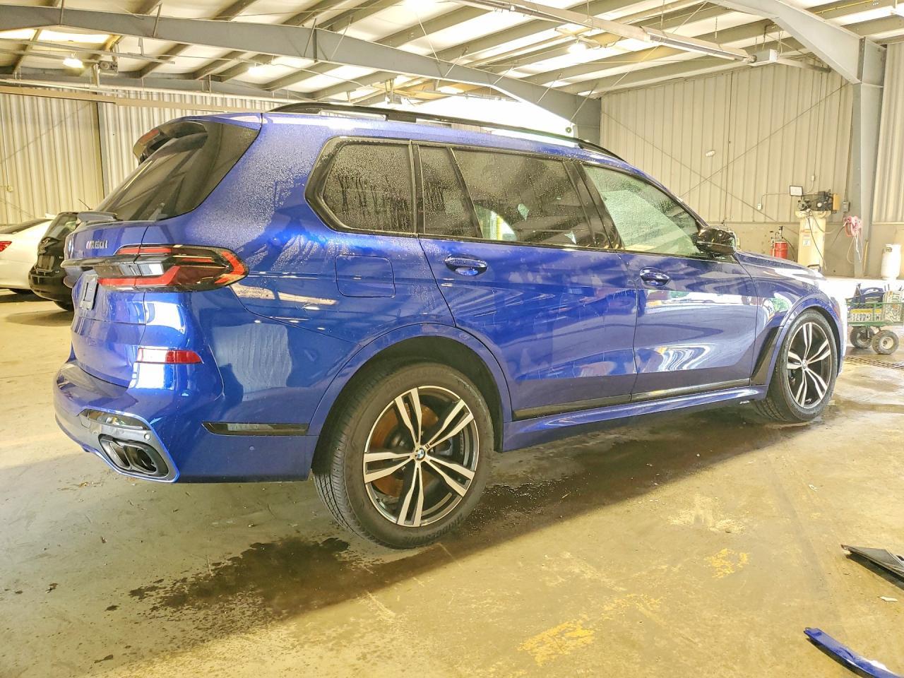 2025 BMW X7 M60I - zdjęcie 3