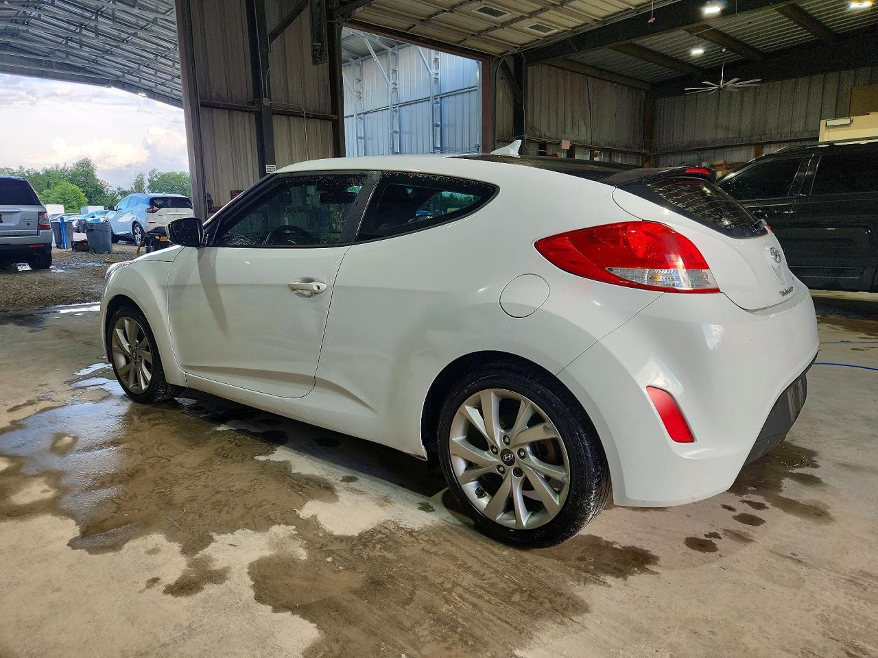 2016 Hyundai Veloster Base - zdjęcie 2