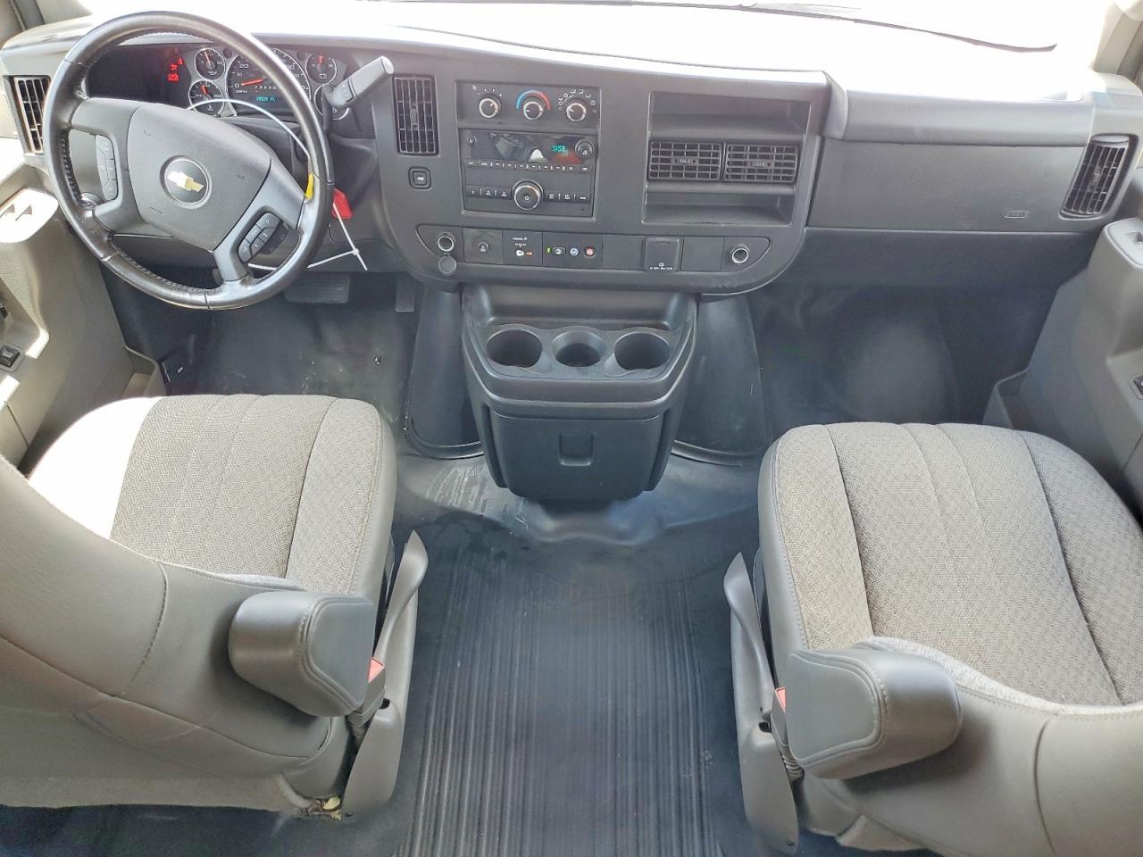 2020 Chevrolet Express G2500 - zdjęcie 8