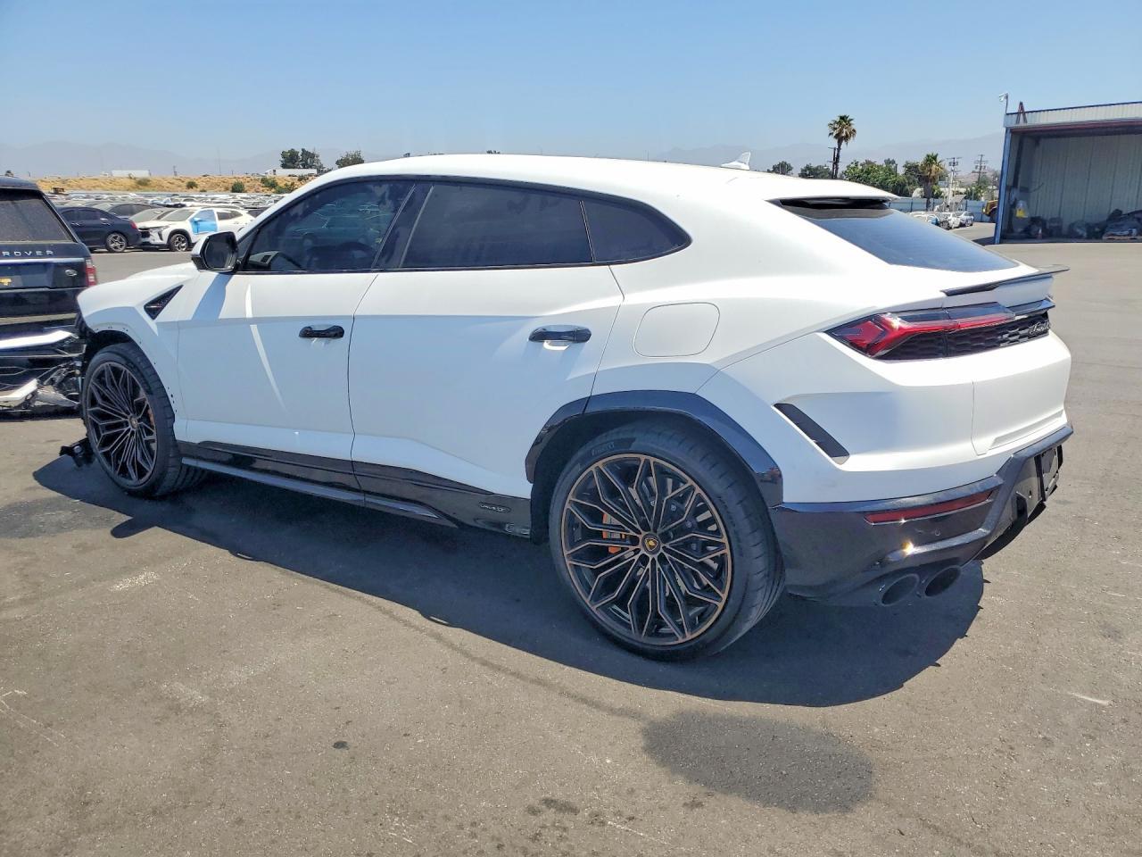 2025 Lamborghini Urus Se - zdjęcie 2