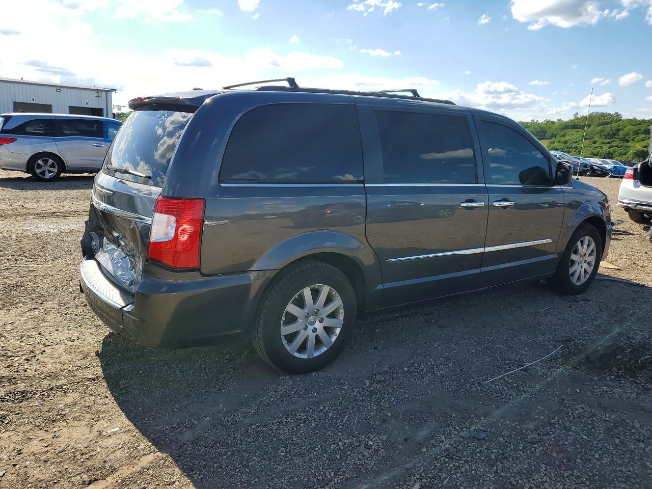 2016 Chrysler Town & Country Touring - zdjęcie 3