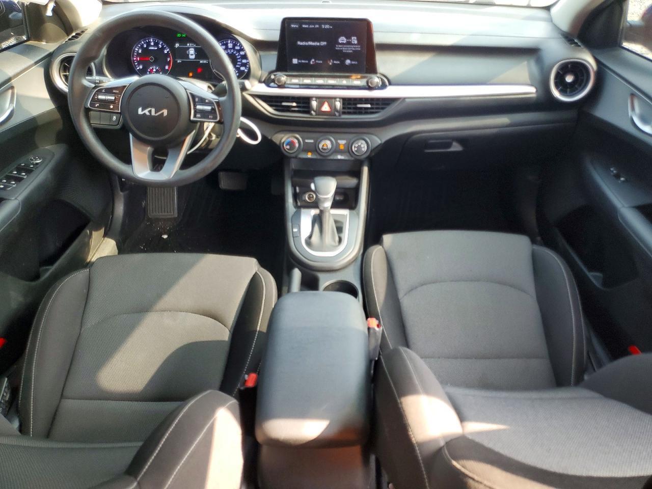 2023 Kia Forte Lxs - zdjęcie 8