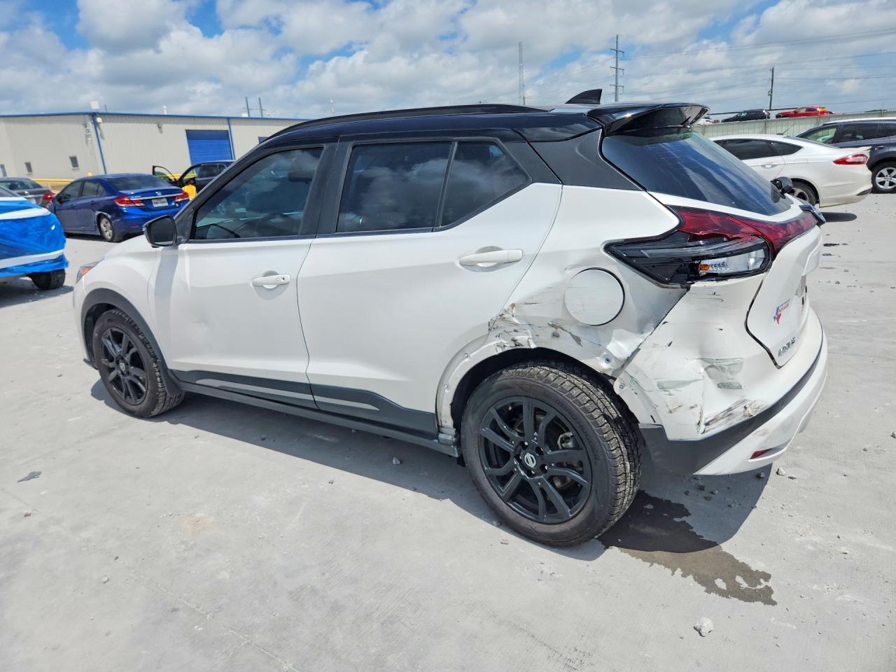 2021 Nissan Kicks - zdjęcie 2
