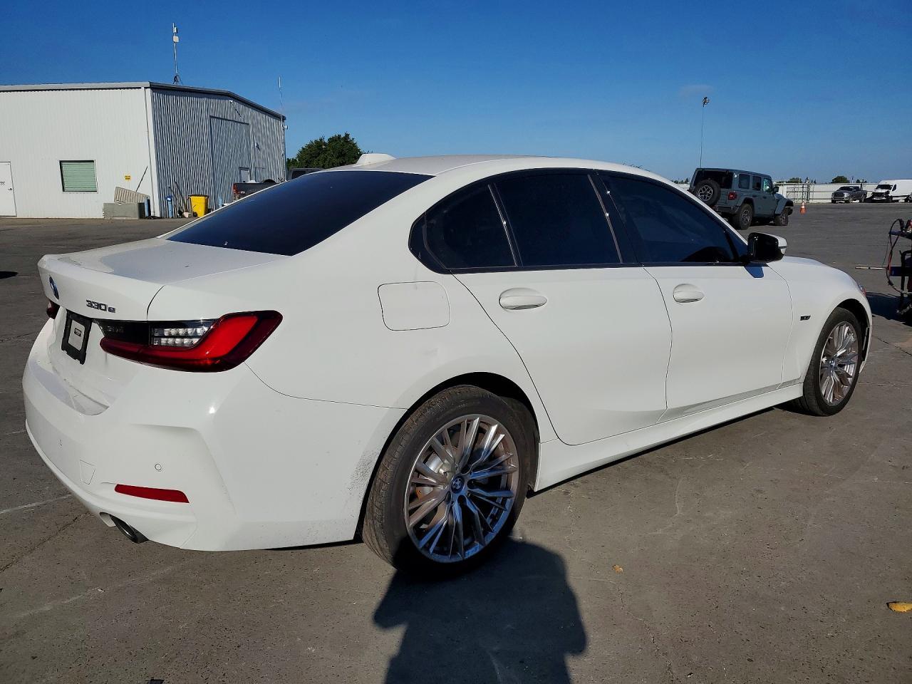 2023 BMW 330Xe - zdjęcie 3