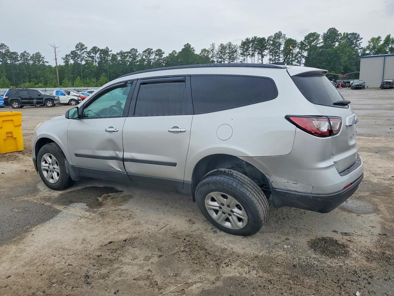 2016 Chevrolet Traverse Ls - zdjęcie 3