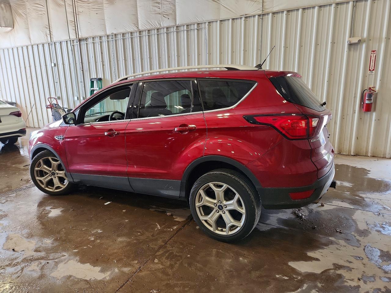 2019 Ford Escape Titanium - zdjęcie 2