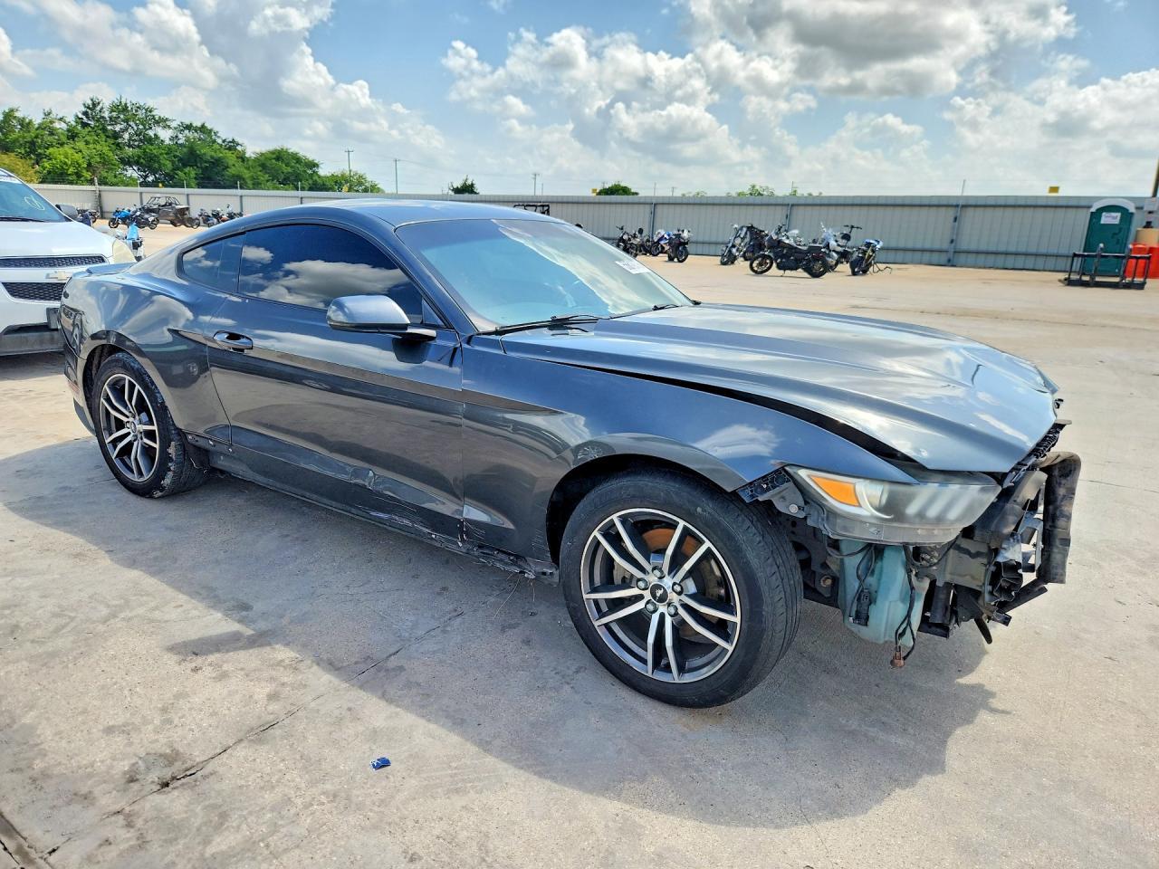 2017 Ford Mustang - zdjęcie 4