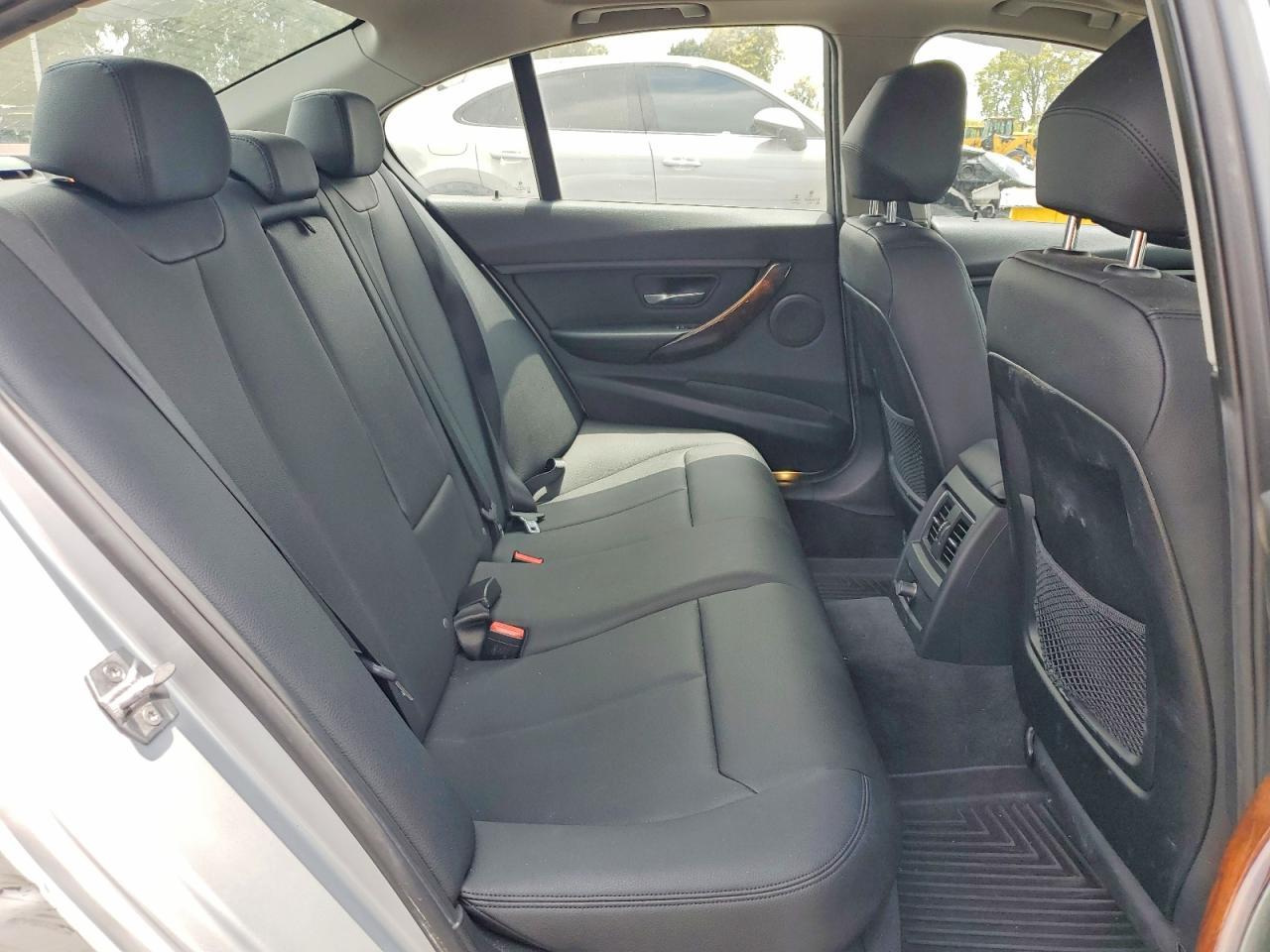 2016 BMW 320 Xi - zdjęcie 10