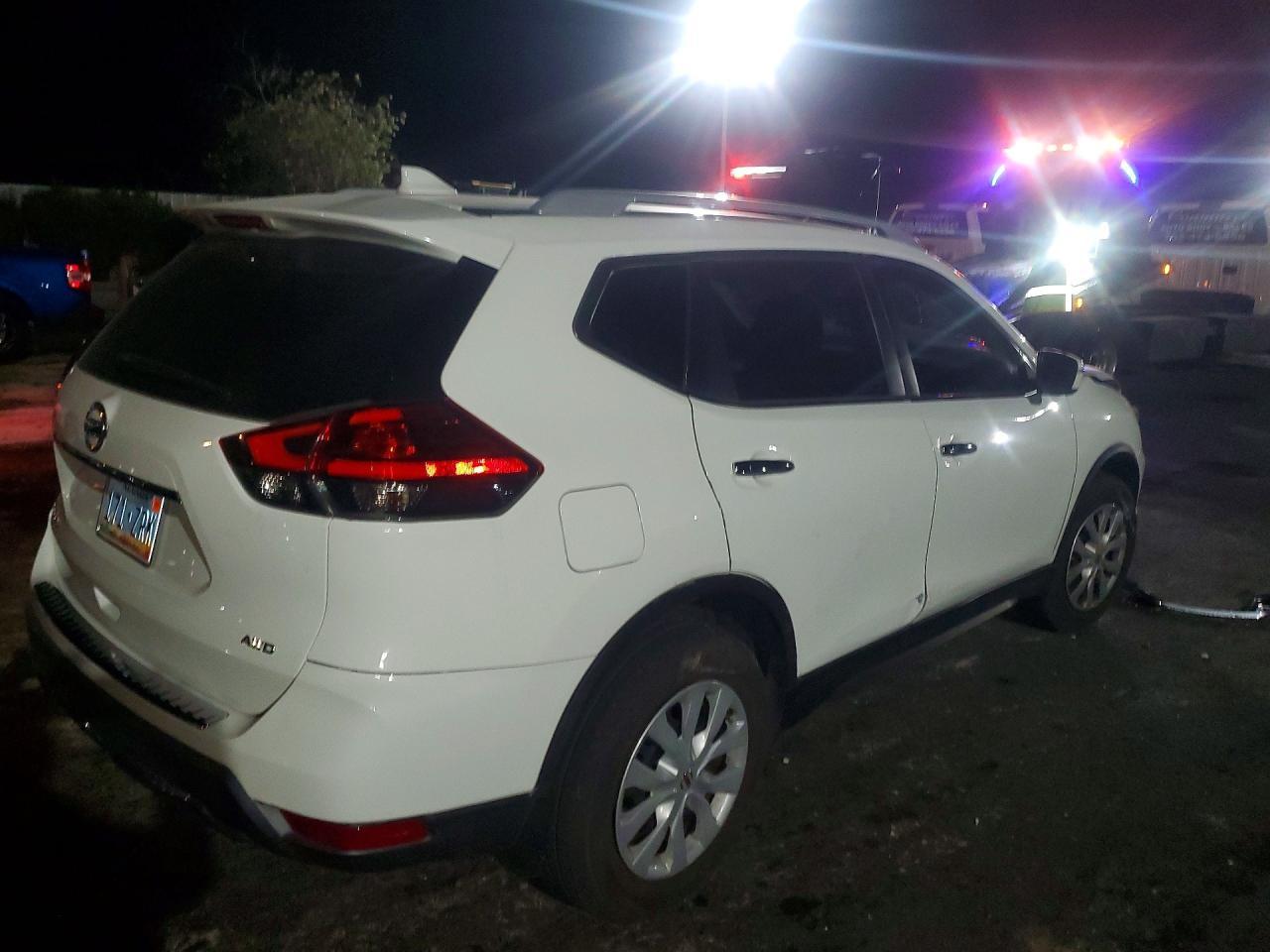 2017 Nissan Rogue S - zdjęcie 3
