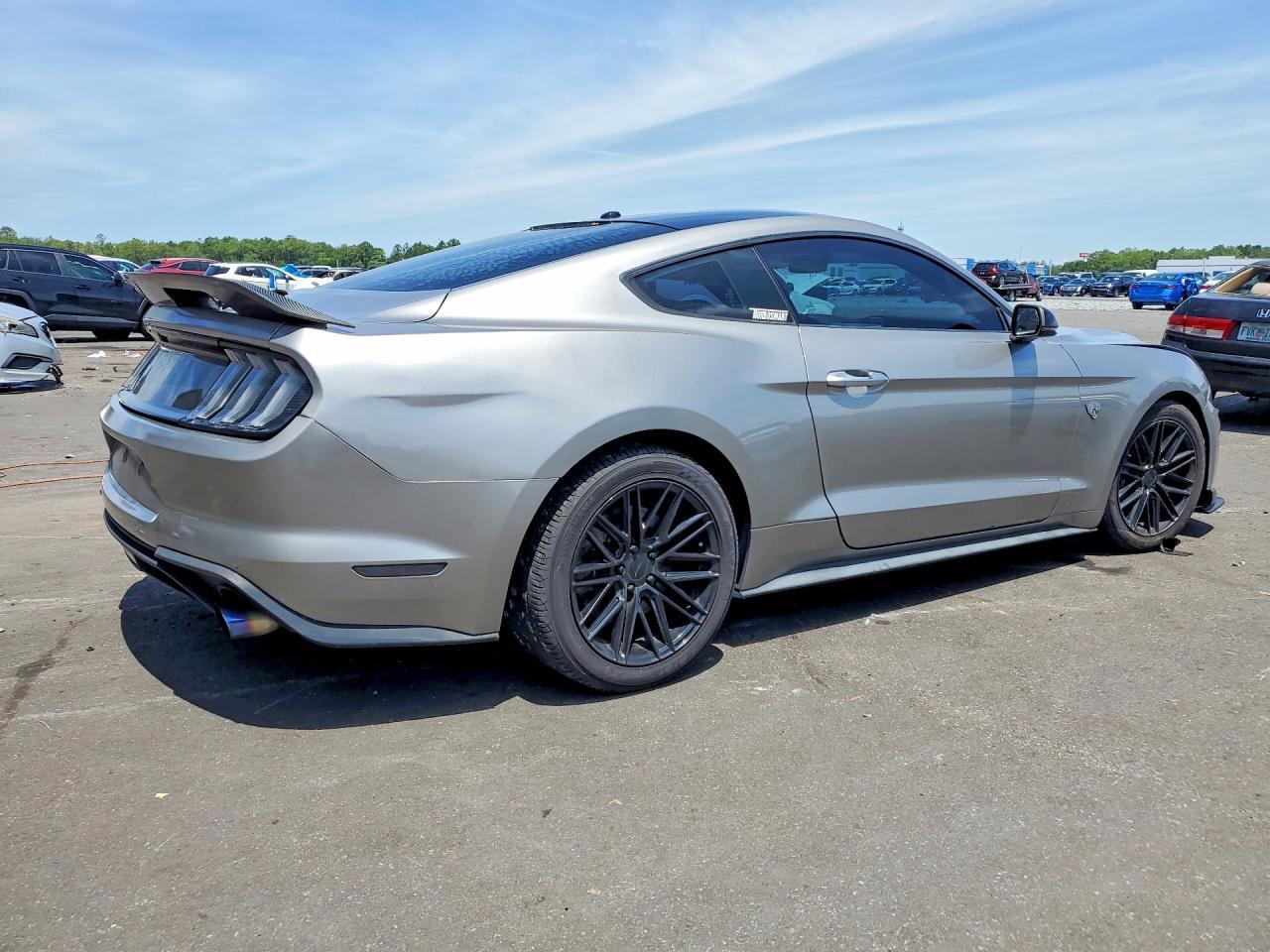 2020 Ford Mustang - zdjęcie 3
