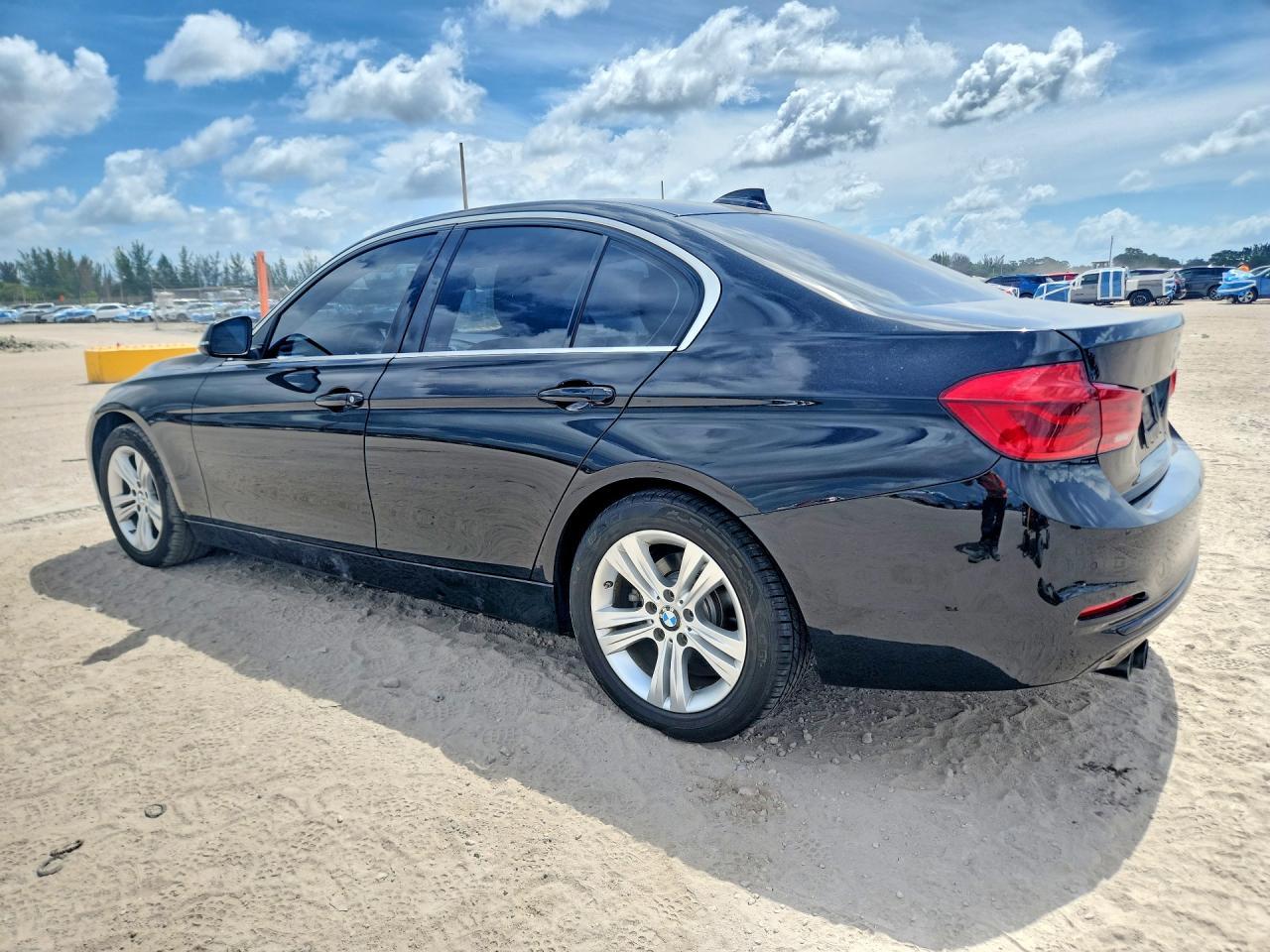 2017 BMW 330 I - zdjęcie 2