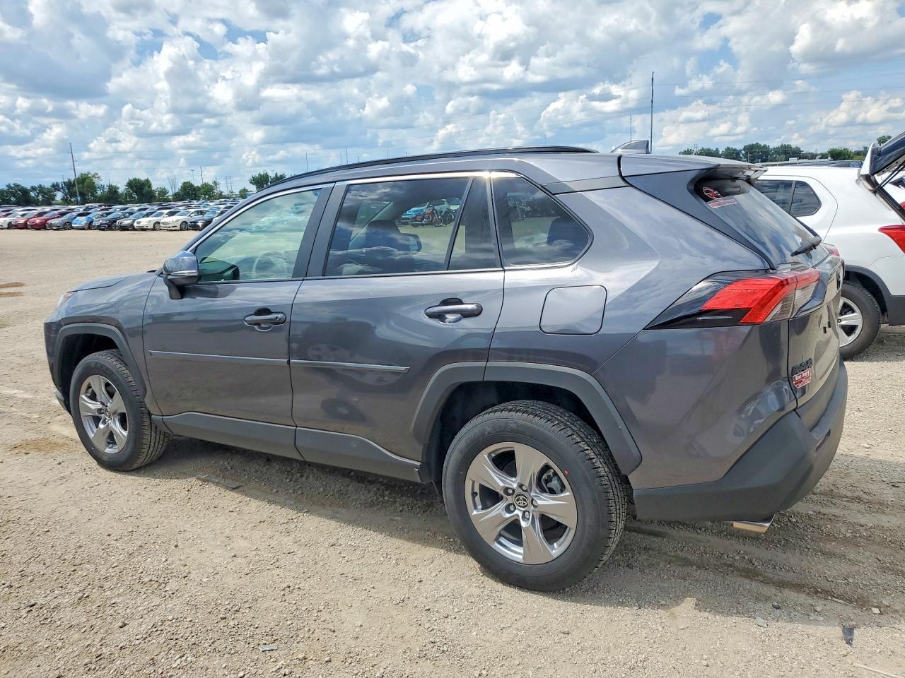2025 Toyota Rav4 Xle - zdjęcie 2