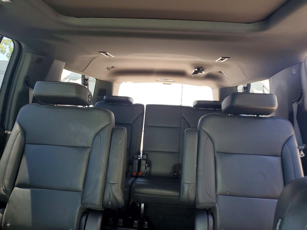 2021 Chevrolet Suburban K1500 Z71 - zdjęcie 10