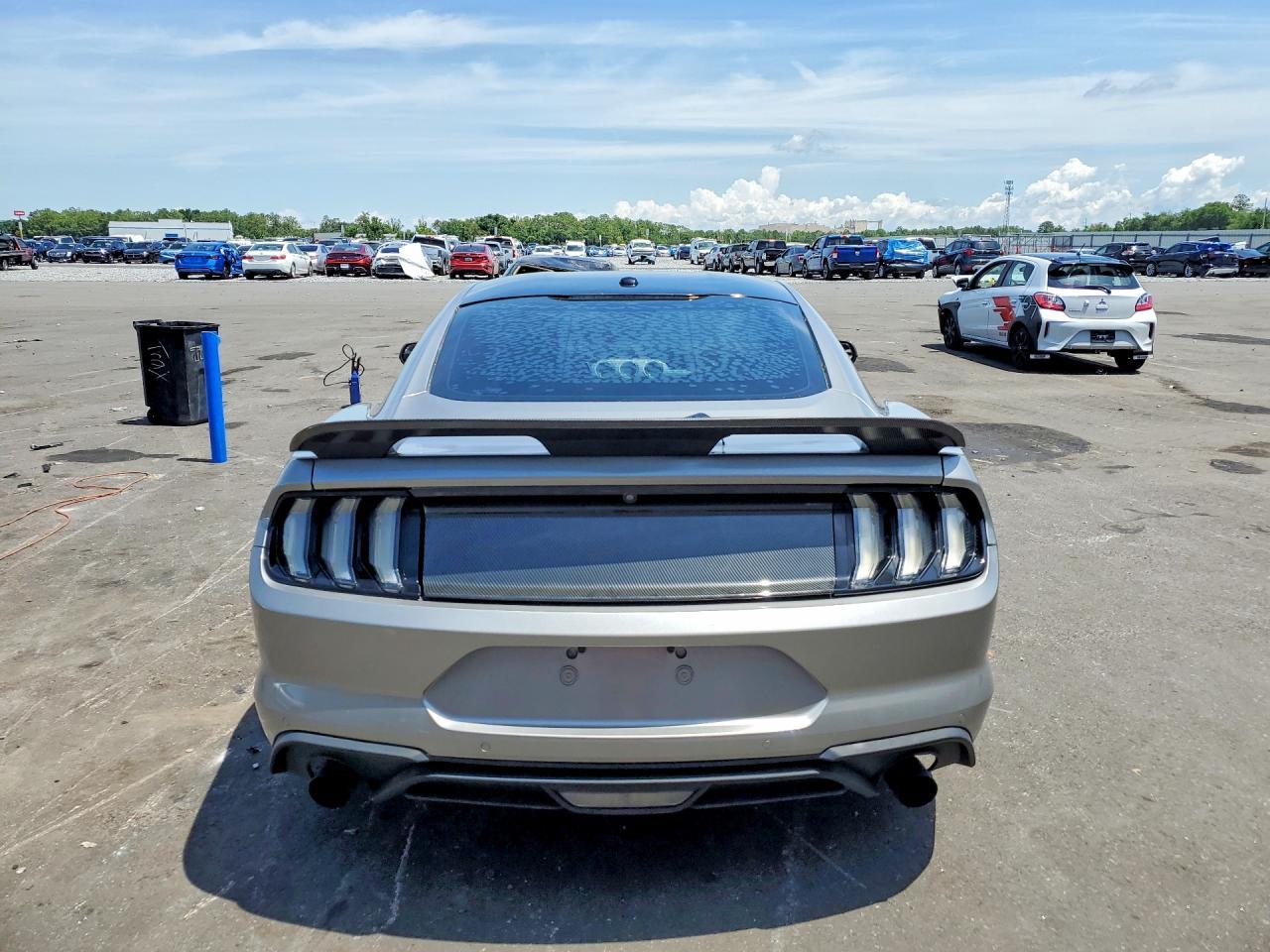 2020 Ford Mustang - zdjęcie 6