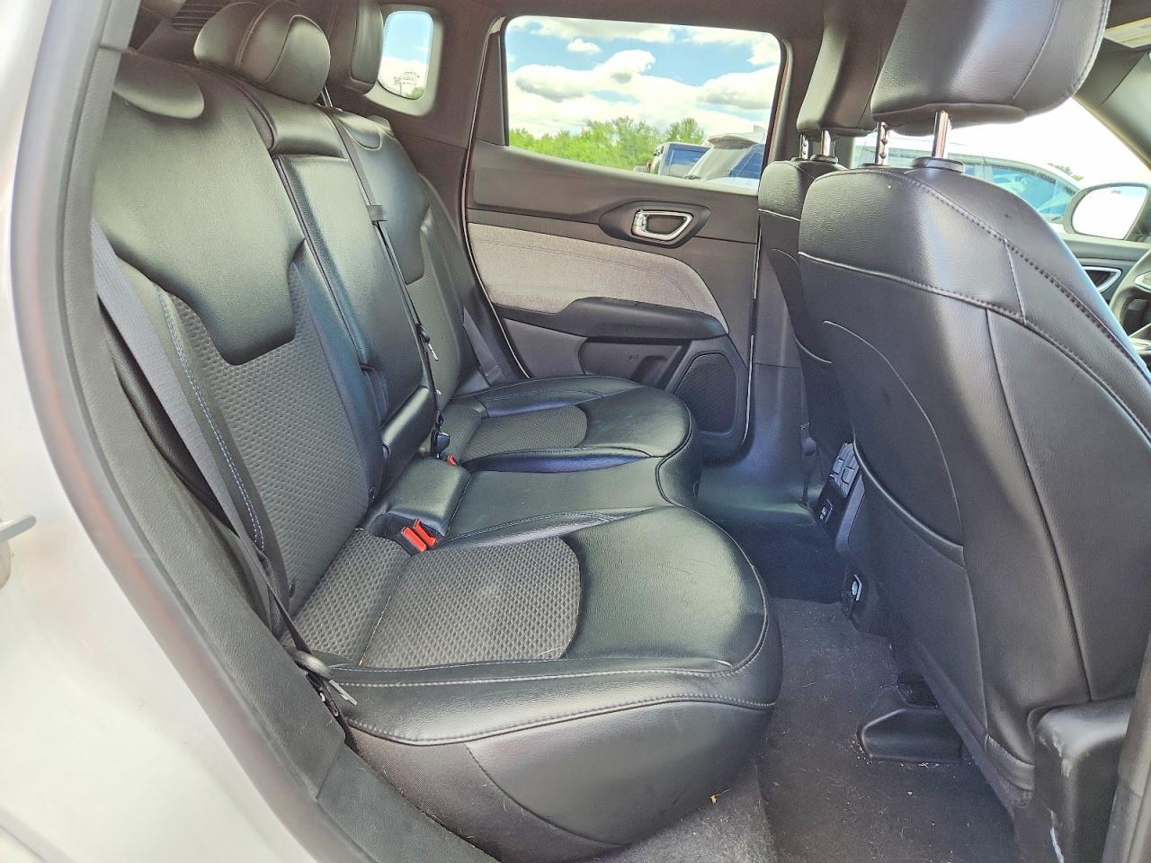 2023 Jeep Compass Latitude - zdjęcie 11