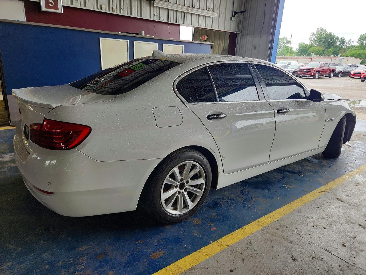 2015 BMW Seria 5 528i - zdjęcie 3