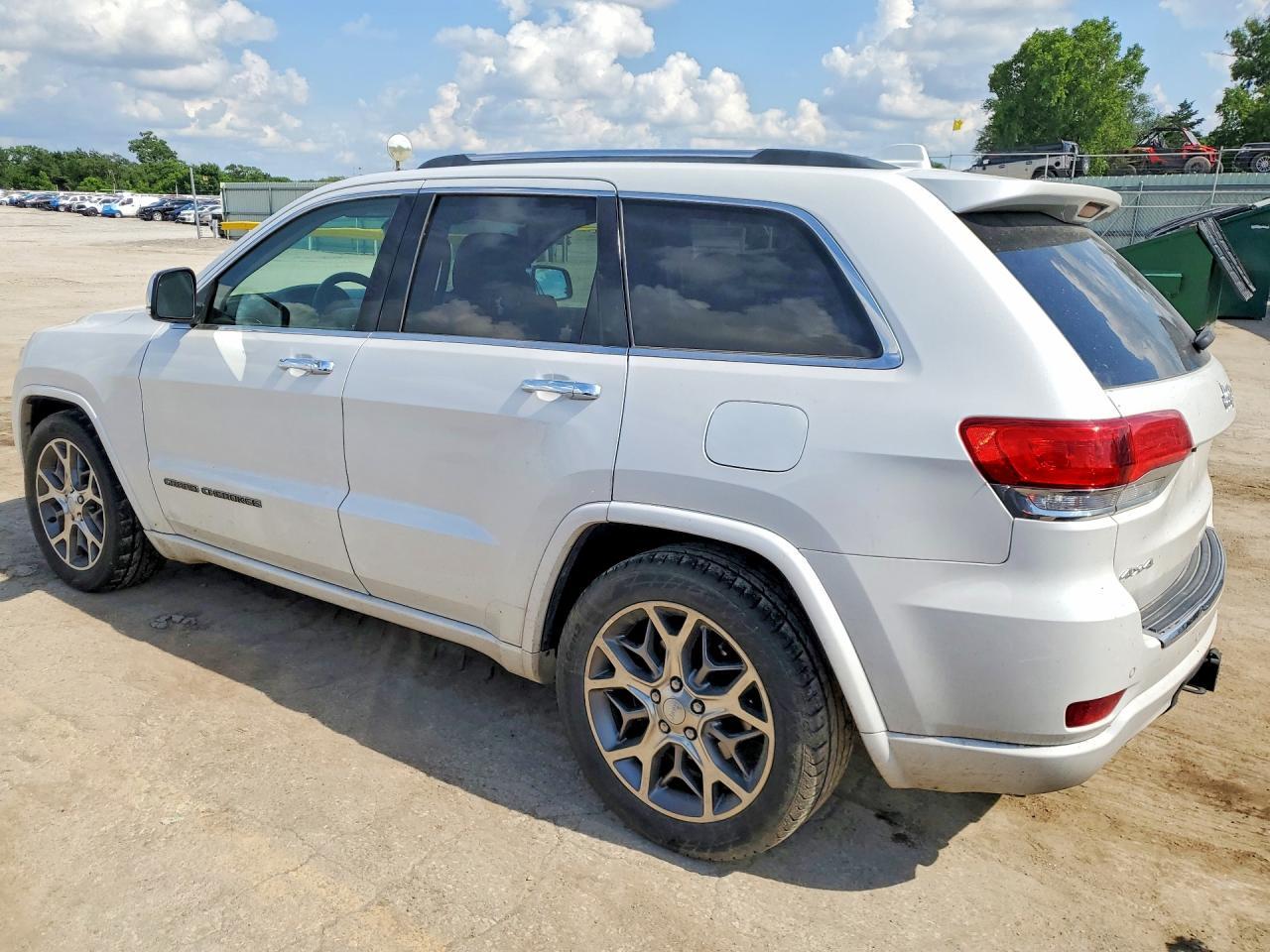 2020 Jeep Grand Cherokee Overland - zdjęcie 2