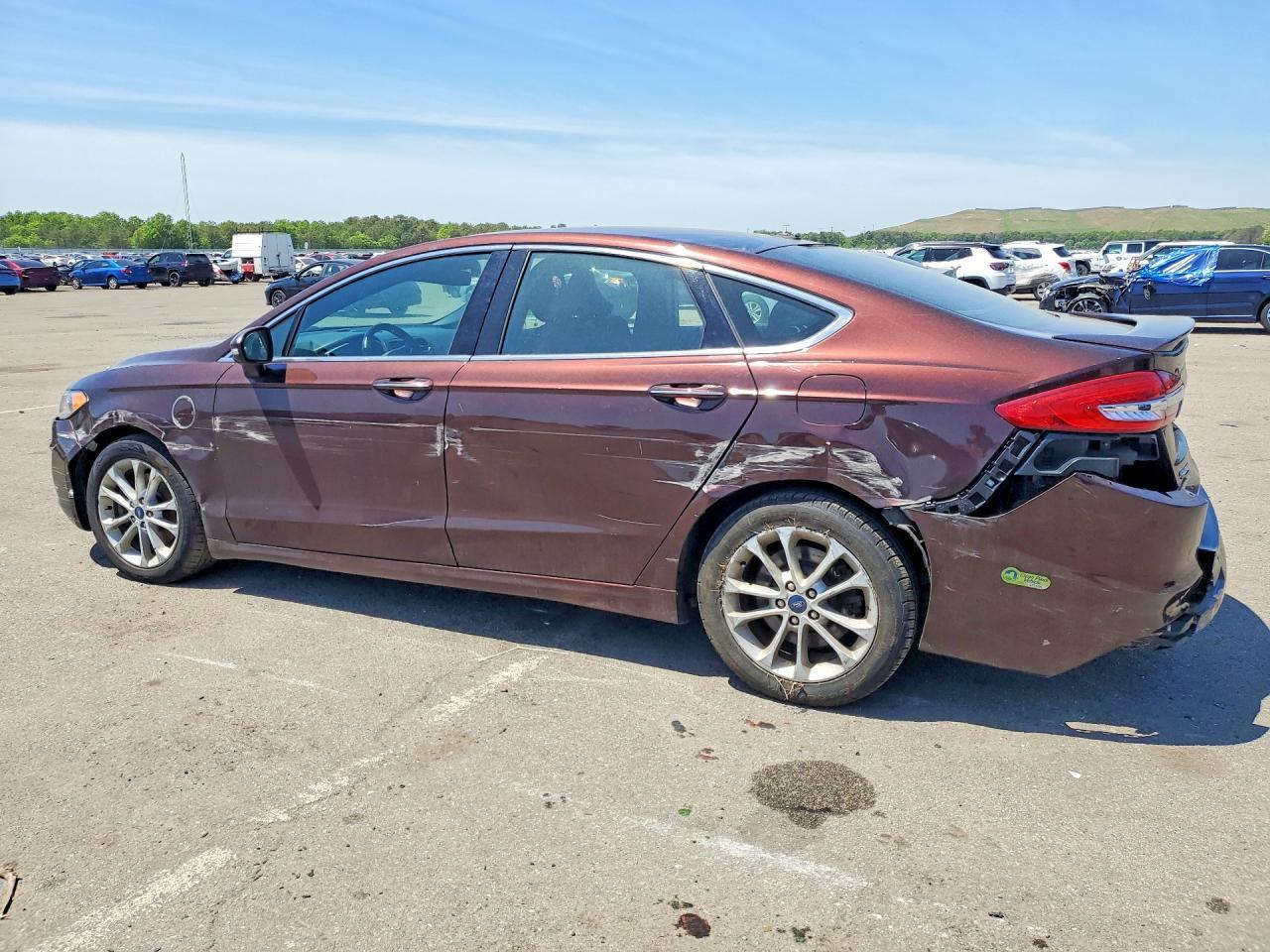 2019 Ford Fusion Titanium - zdjęcie 2