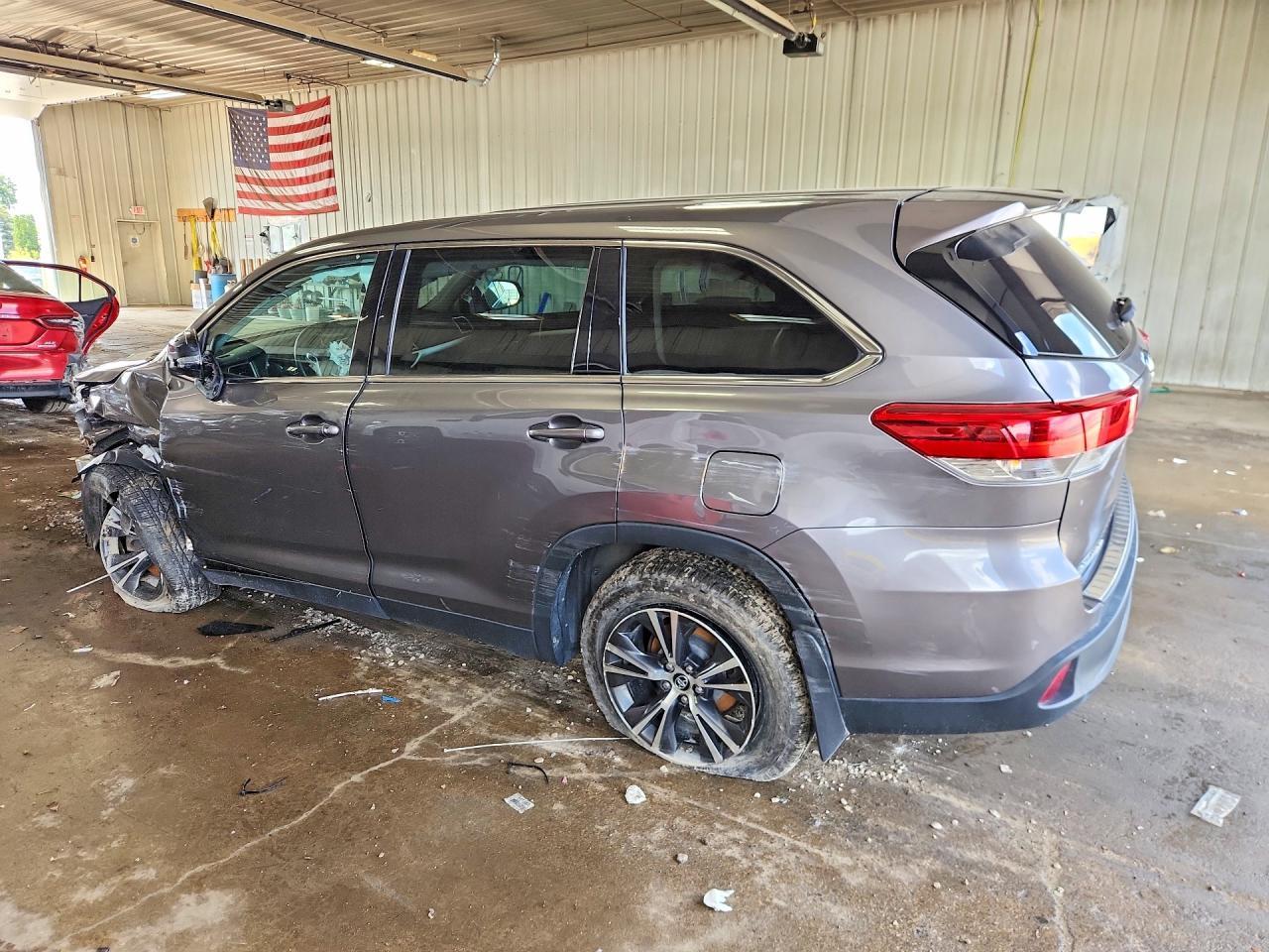 2019 Toyota Highlander Le - zdjęcie 2