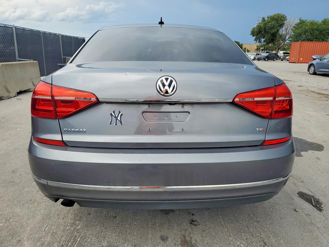2016 Volkswagen Passat S - zdjęcie 6