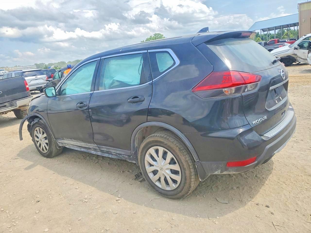 2018 Nissan Rogue S - zdjęcie 2