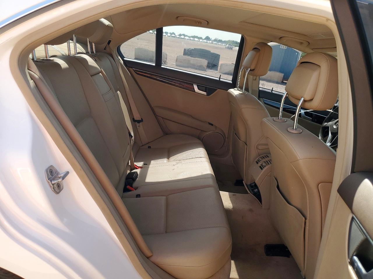2014 Mercedes-Benz C 250 - zdjęcie 19