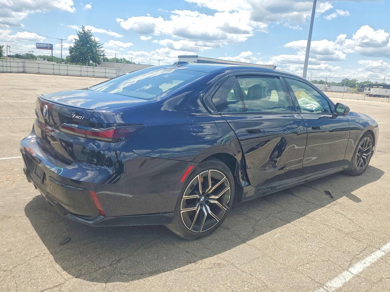 BMW Seria 7 - zdjęcie 3