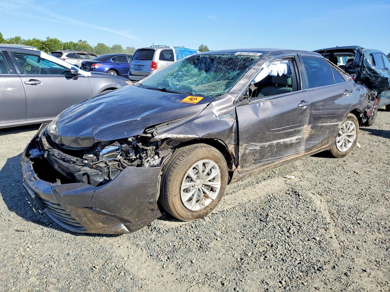 2016 Toyota Camry Hybrid Le - zdjęcie główne
