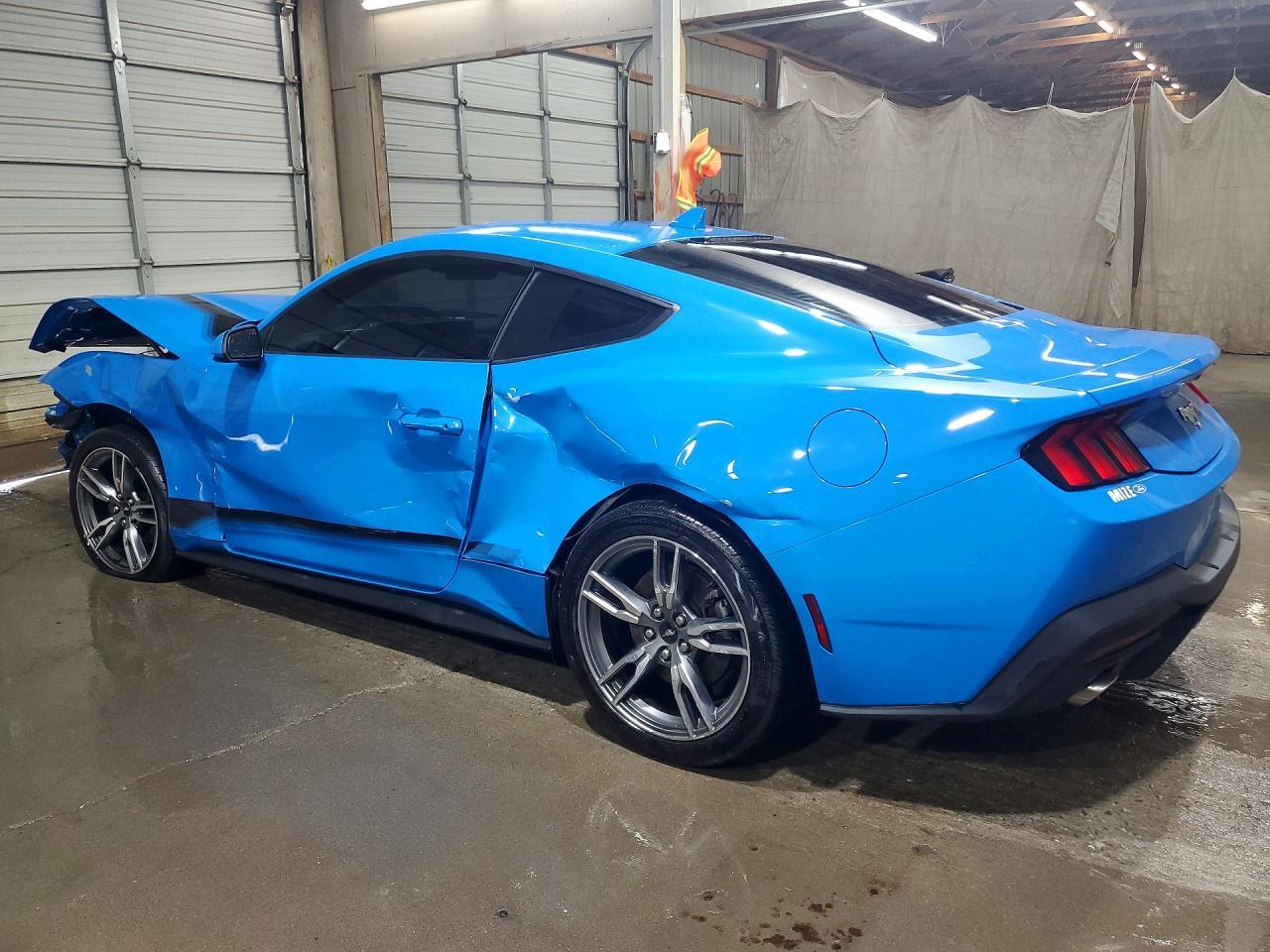 2024 Ford Mustang - zdjęcie 2