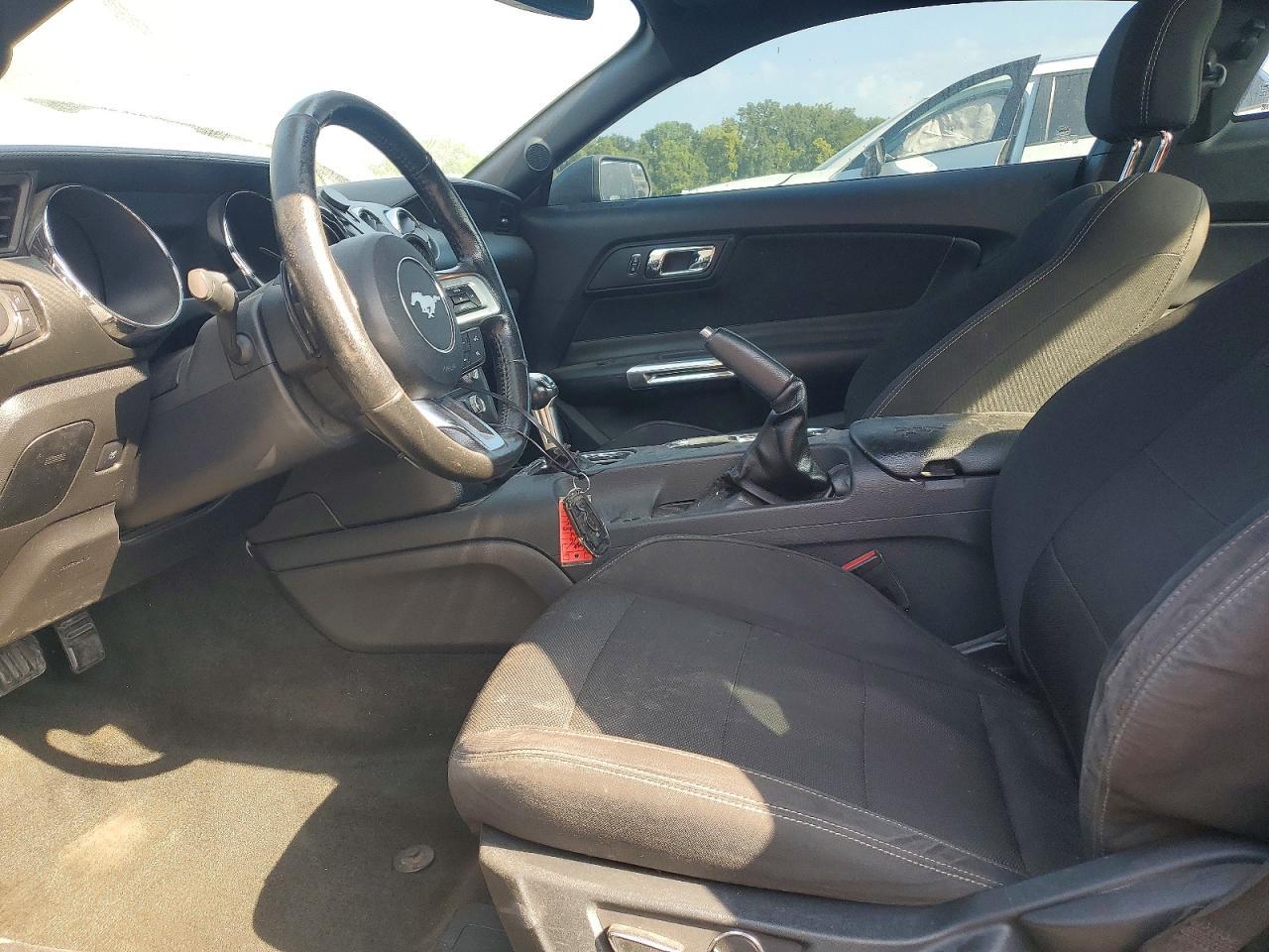 2016 Ford Mustang - zdjęcie 7
