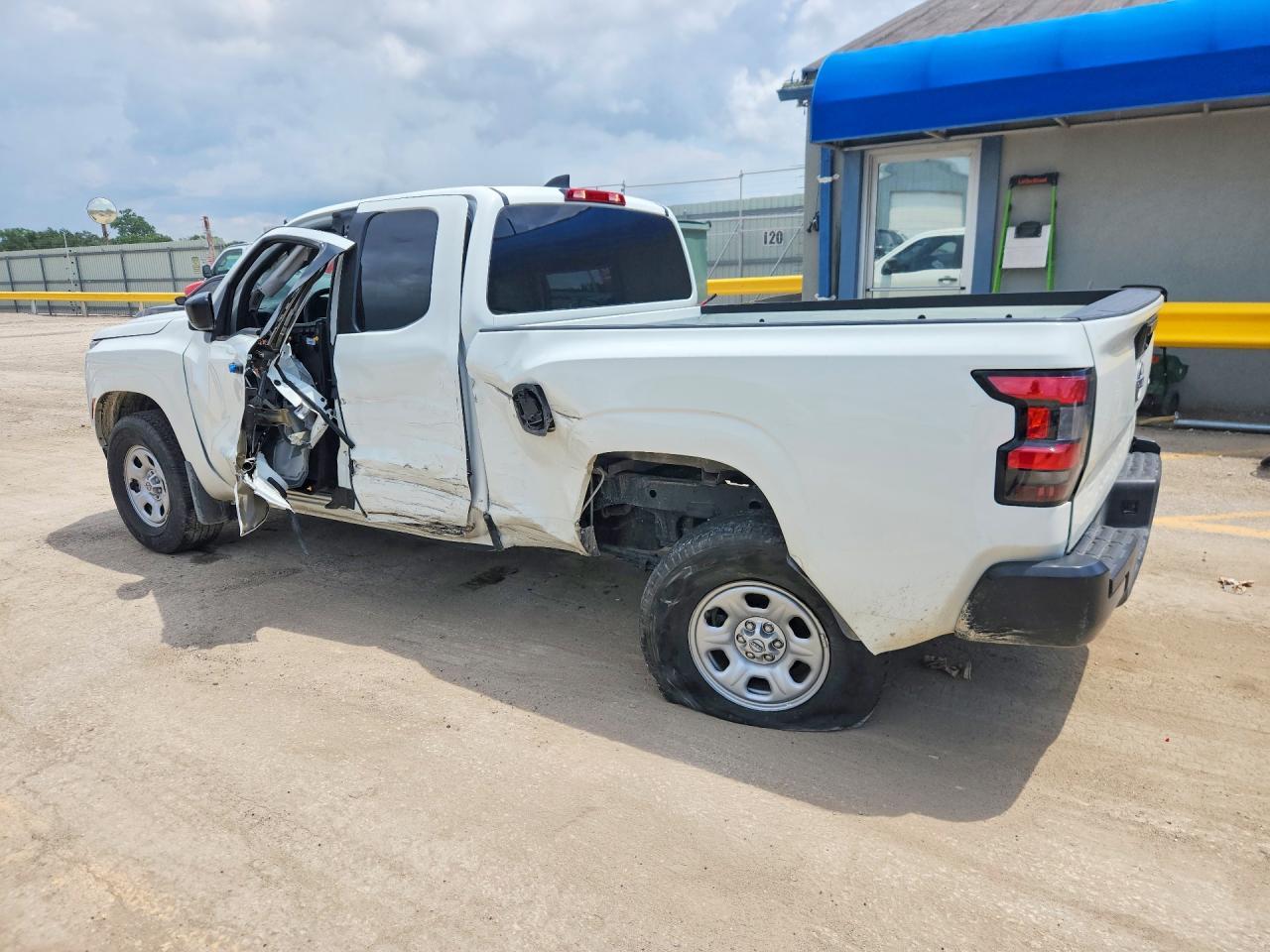 2024 Nissan Frontier S - zdjęcie 2