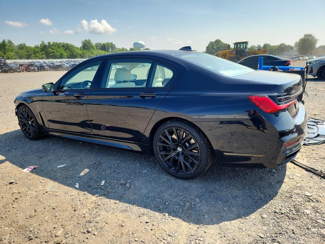 2021 BMW Seria 7 750i - zdjęcie 2