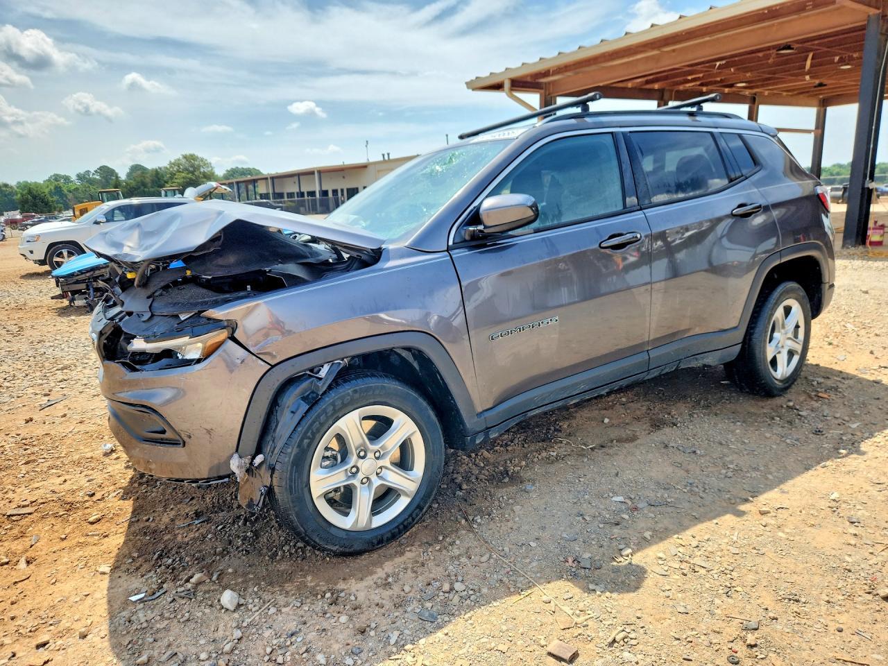2023 Jeep Compass Latitude - zdjęcie główne