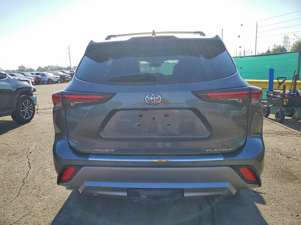 2025 Toyota Highlander Hybrid Platinum - zdjęcie 6