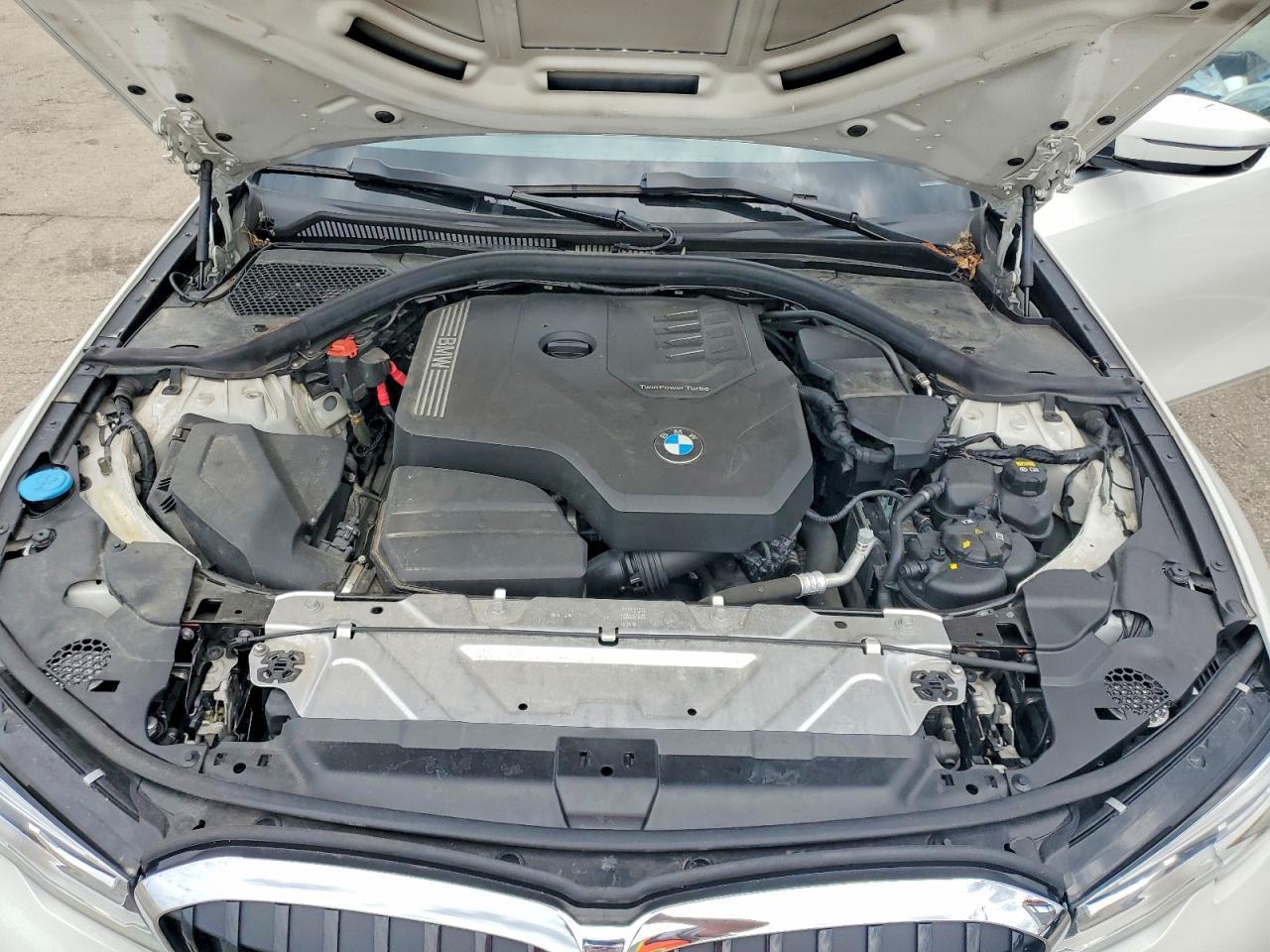 2020 BMW Seria 3 330i - zdjęcie 11