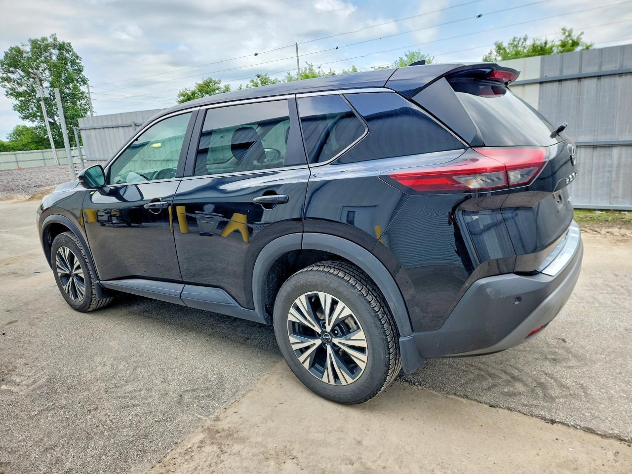 2022 Nissan Rogue Sv - zdjęcie 2