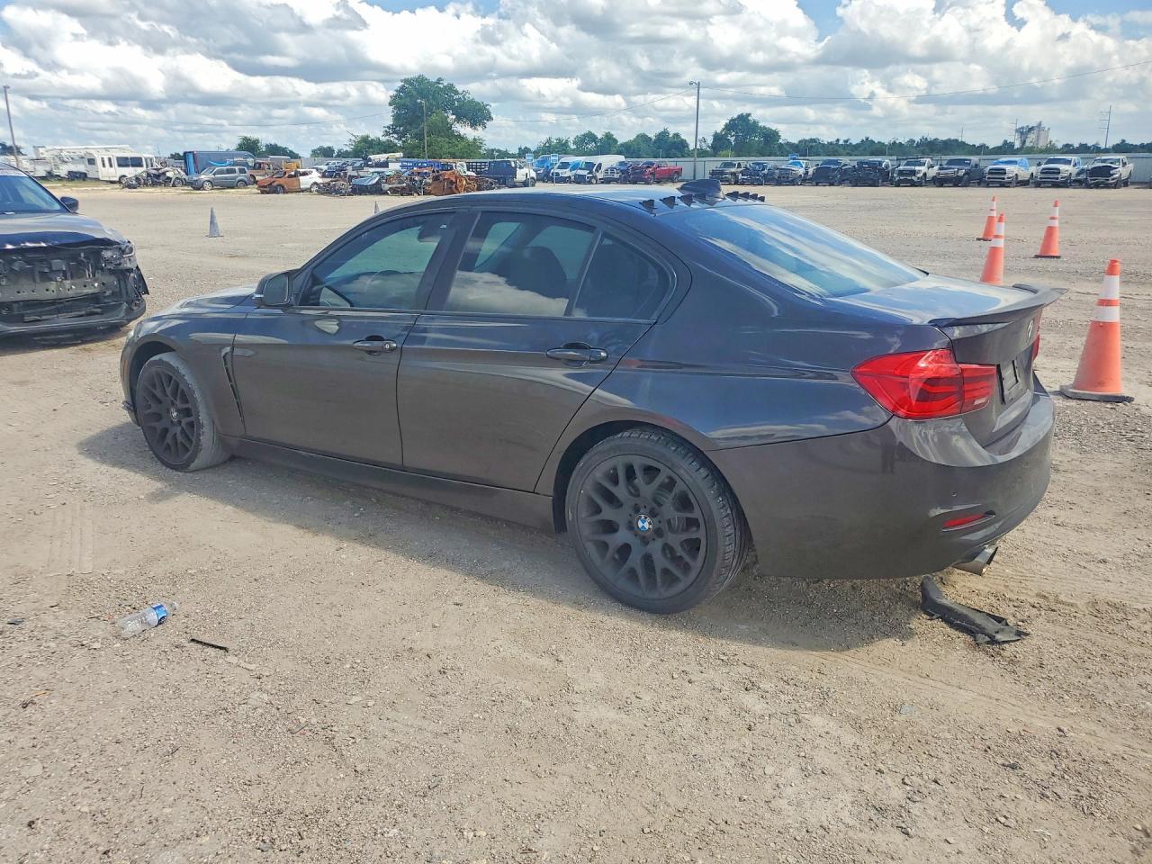 2016 BMW 320 I - zdjęcie 2